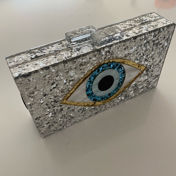 Evil eye pattern silver glitter acrylic clutch, comes with chain link strap - Picture 3 of 5